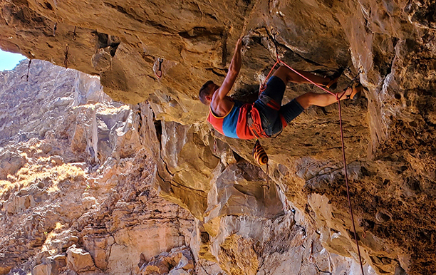 Read more about the article Beginner to Pro: Journey Through the World of Rock Climbing