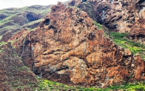 Read more about the article Maui’s Rock Climbing Terrain is Beautiful & Unique